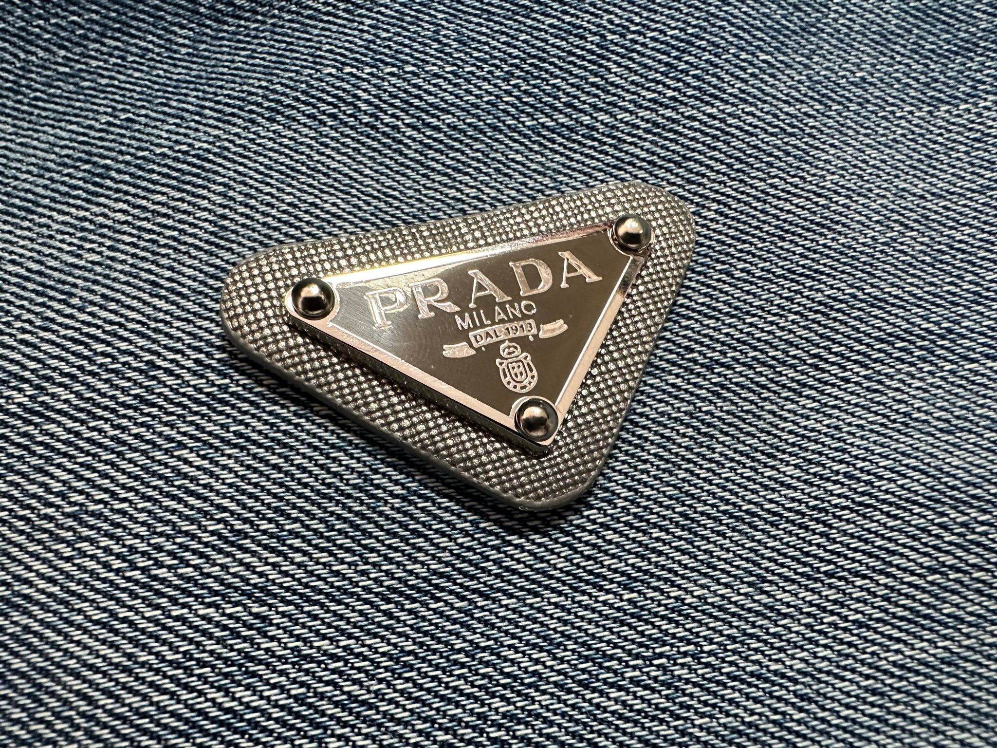 1.9'' x 1.3'' (4.8cm x 3.2cm) Top Quality Triangular Metal Patch Fashion Metal Patch Badge Patch